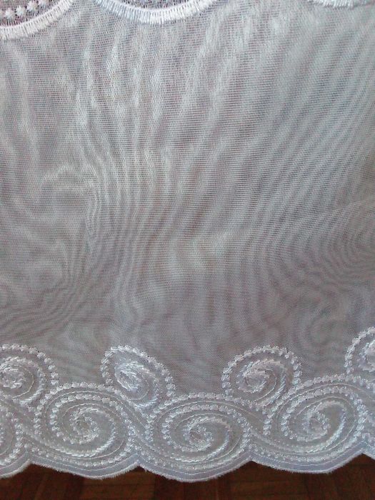 Piękna firana z haftowanym  wzorkiem