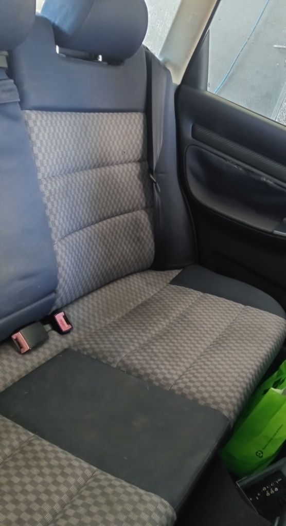 Vendo Audi A4 com material