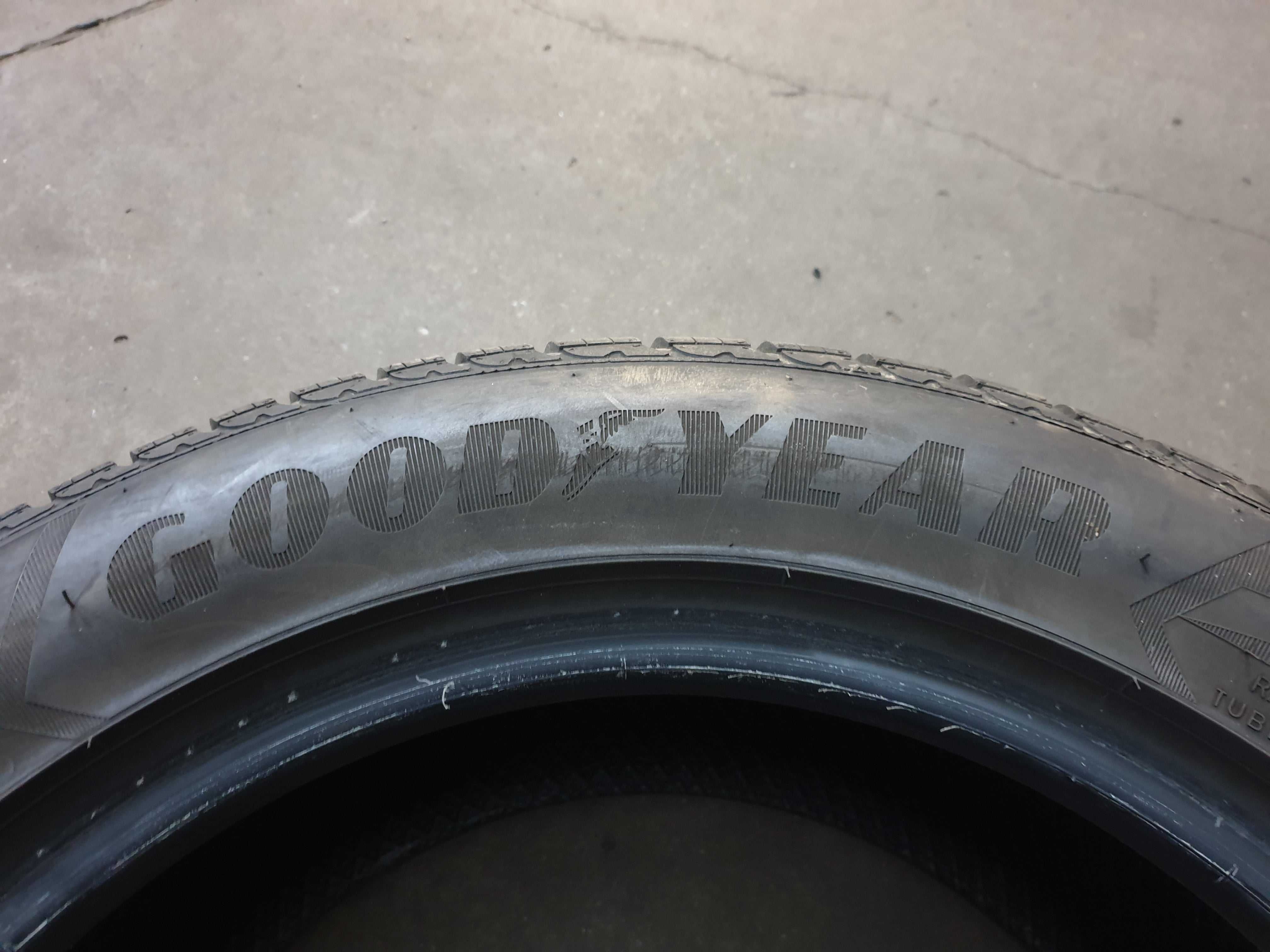 1 Szt 205/60 R16 92H GoodYear Ultra Grip 8 - 7mm