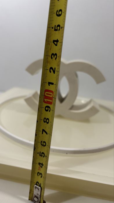 Pequeno expositor da Chanel em acrilico