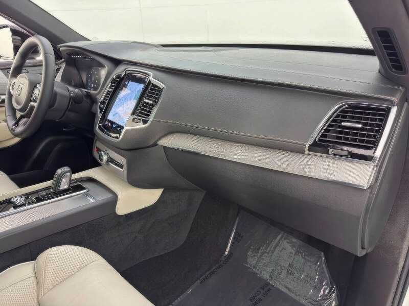 2022 Volvo XC90 Recharge T8 R-Design