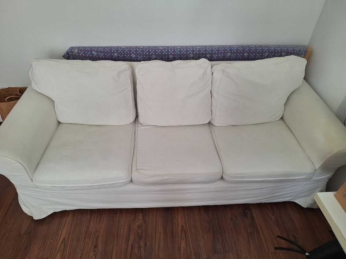 Trzyosobowa biała sofa Ikea