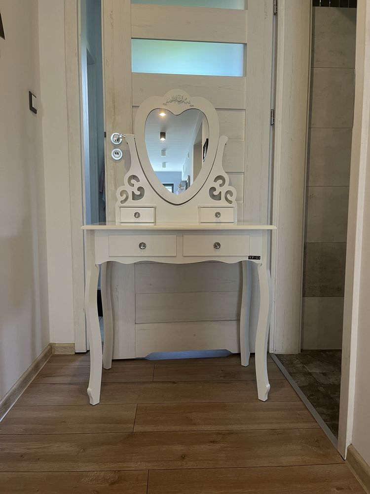 Biała toaletka z lustrem + taboret