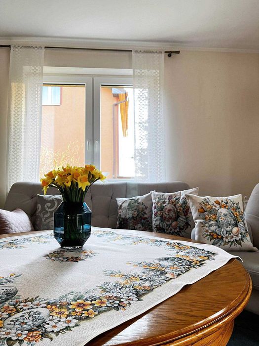 Obrus Wielkanocny 100x100 cm gobelinowy L67 z Pisankami