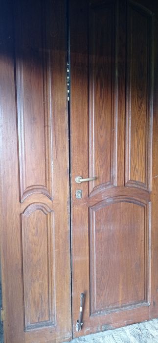 Двері дубові вхідні