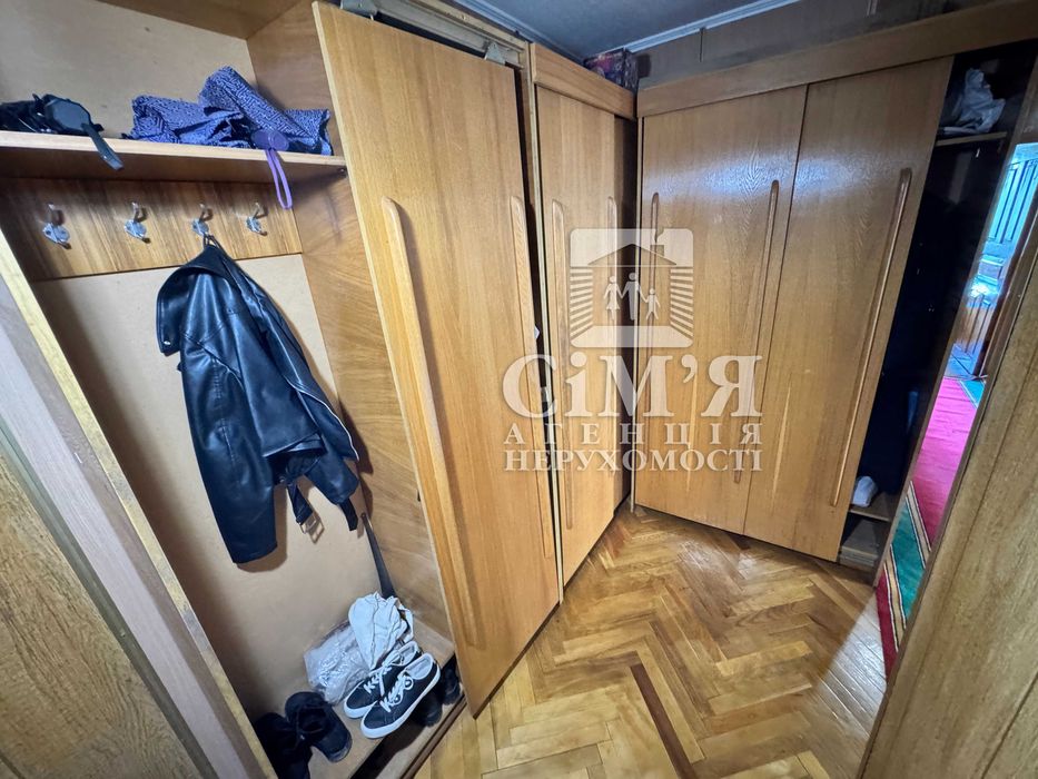 Продам 3-к квартиру окремі кімнати в цегляному будинку в р-ні Урожай