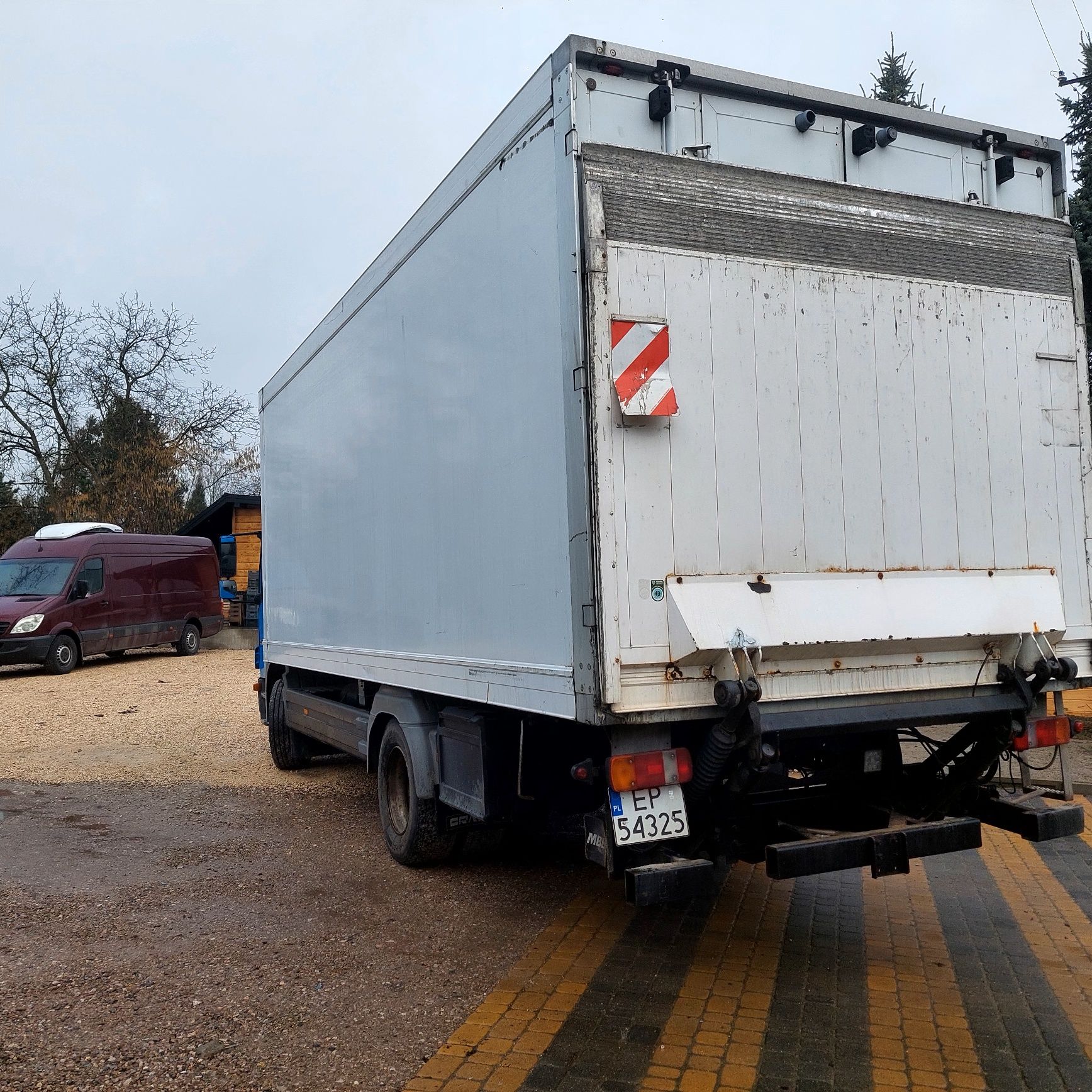 Mercedes Atego 1223 chłodnia mrożnia winda poduszki zamiana