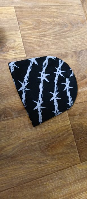 Шапка колючой проволки