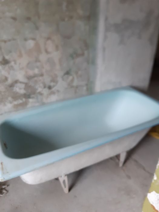 Продаю чугунную ванну