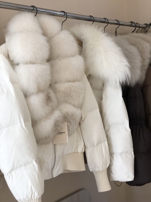 Пуховик,куртка,курточка з песцем.