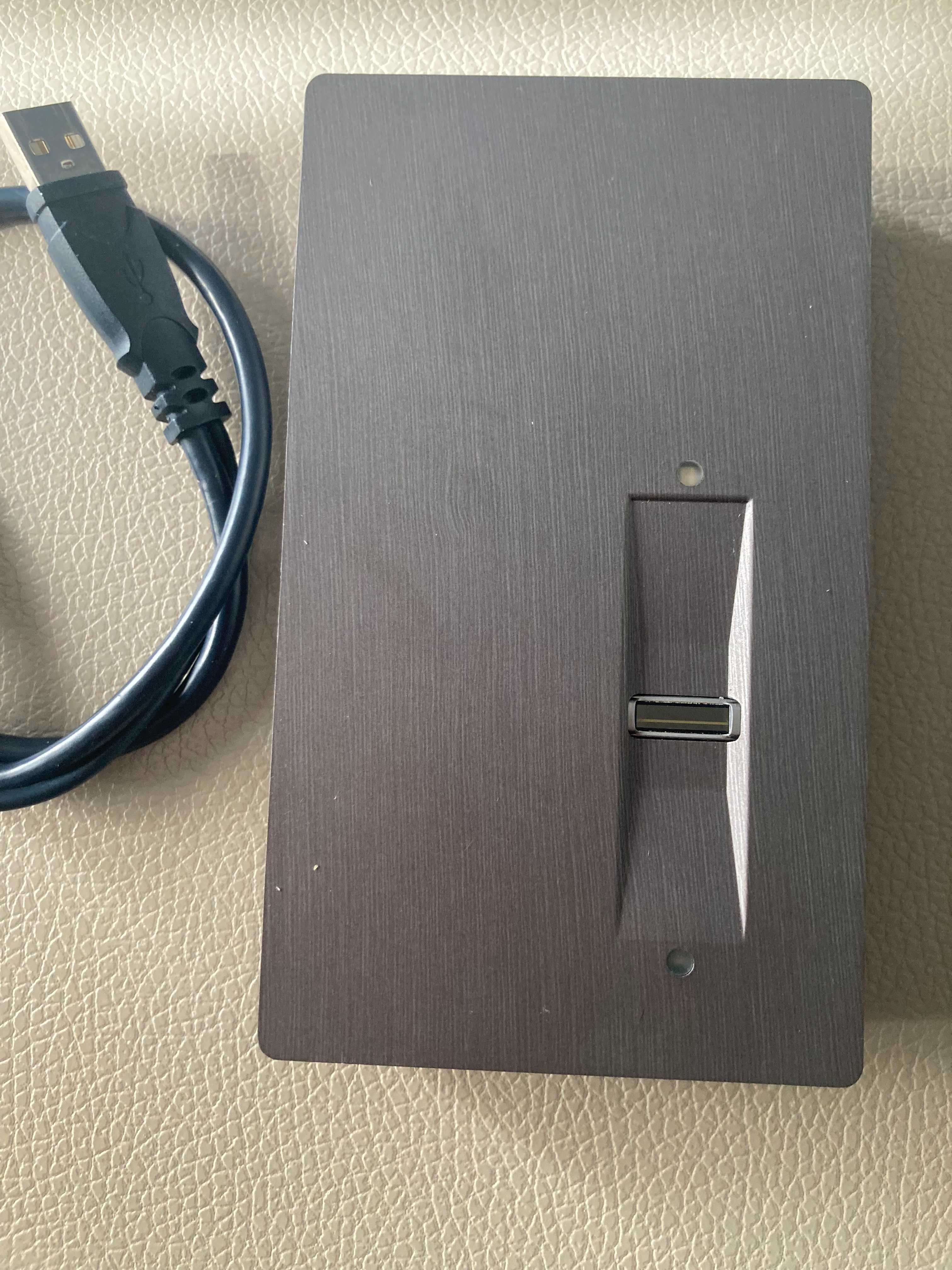 Внешний накопитель LaCie Safe 150 GB by Porsche Design с oтпечаткoм