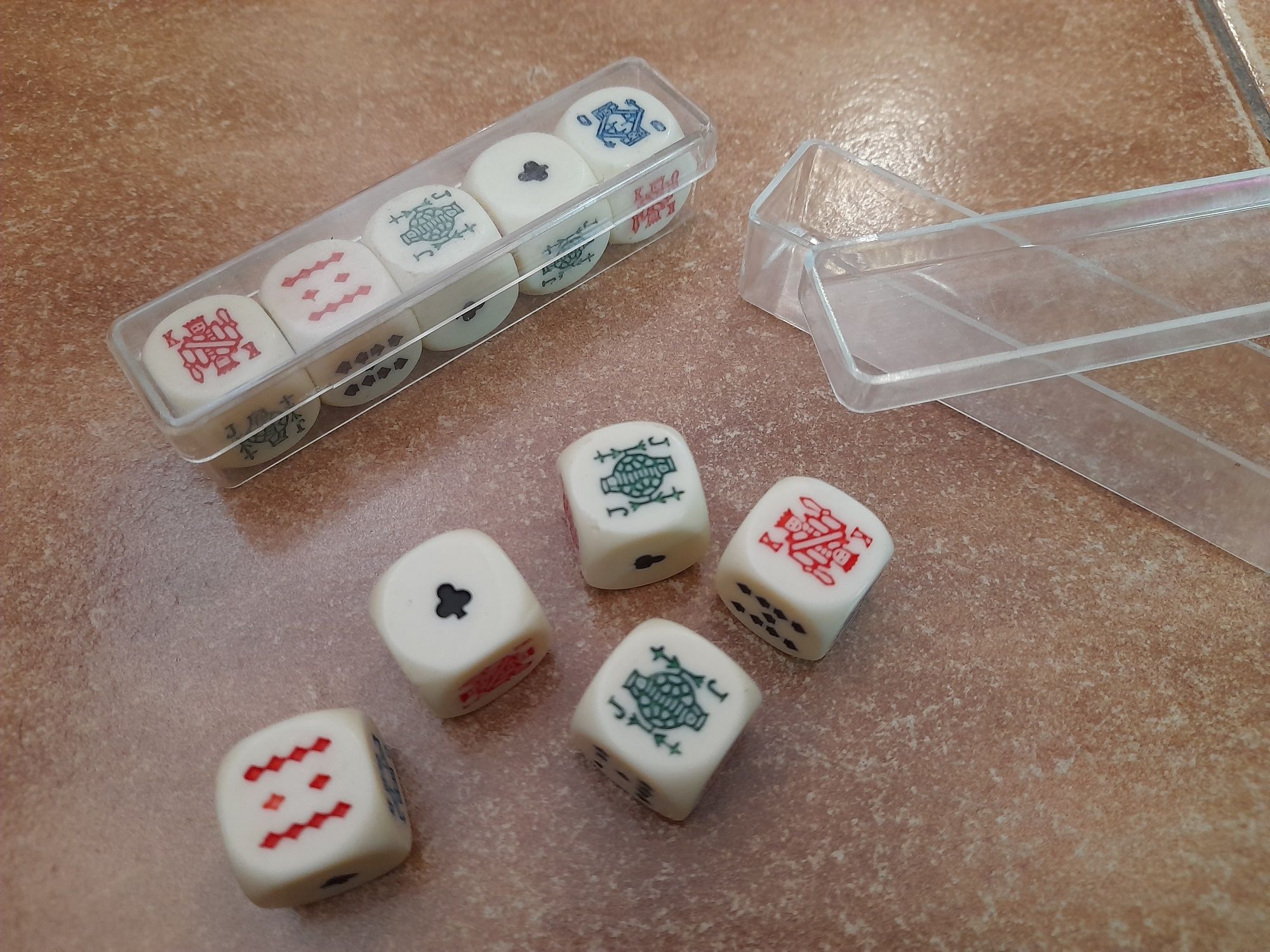 Dados de Poker Novos com caixa - completo - 5 dados