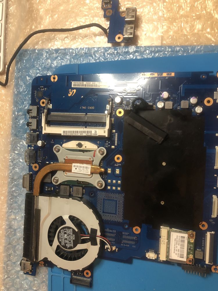 Płyta główna Samsung NP300E5C  uszkodzona, komplekt z procesorom