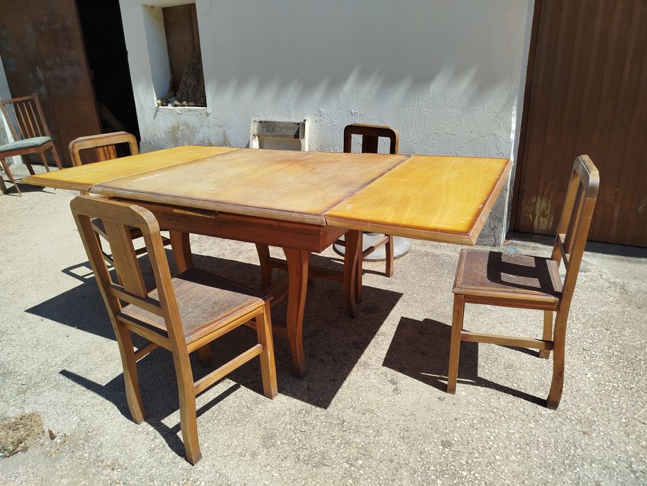 Mesa com cadeiras