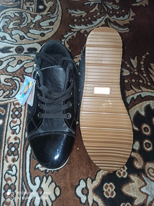 Продам нове взуття для дівчинки 35р.