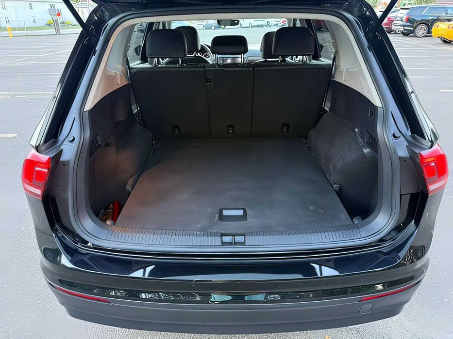 Volkswagen Tiguan      2021