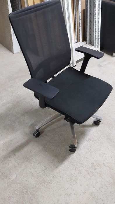 Cadeiras rodadas com braços