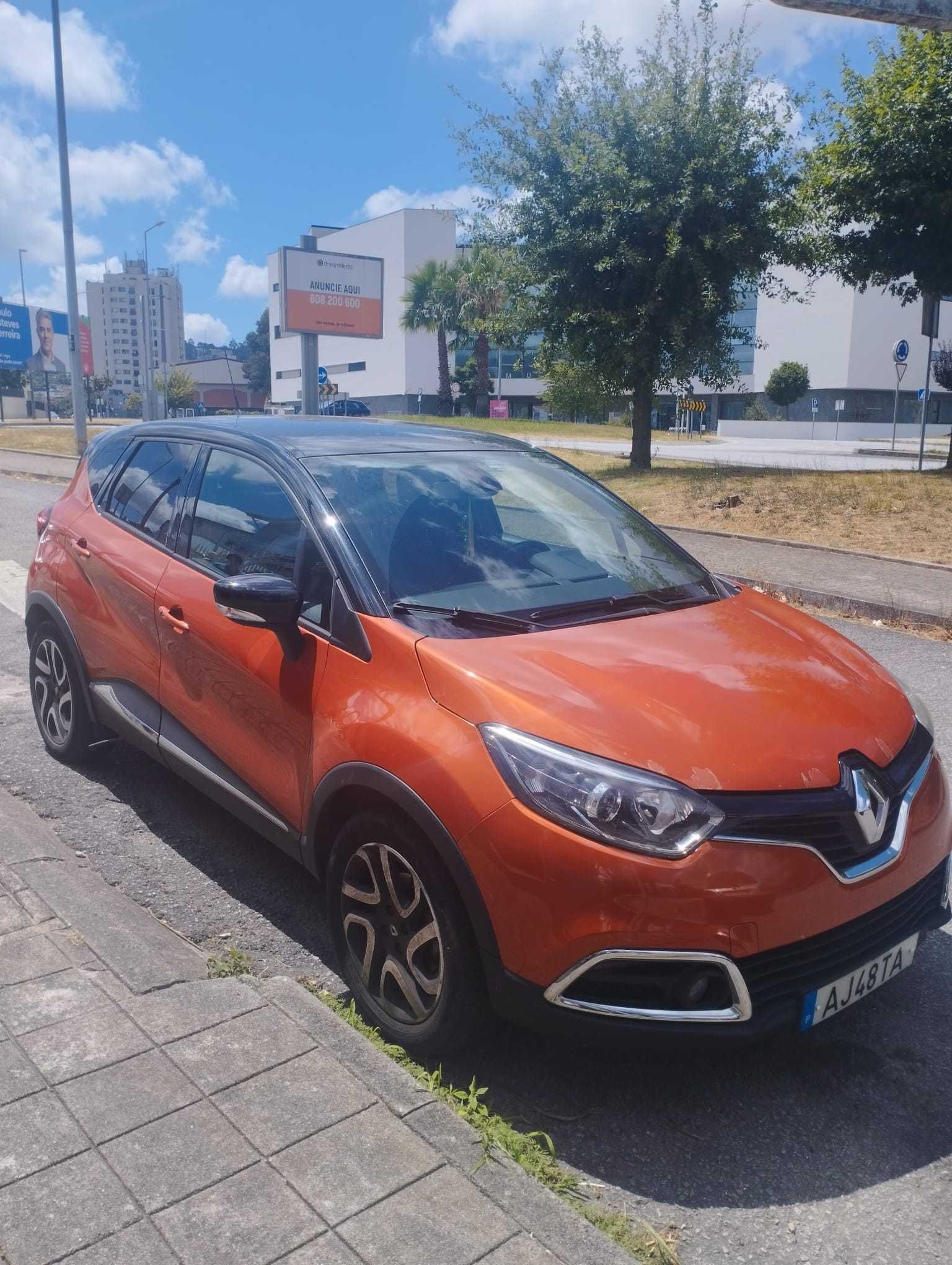 Renault Captur 2016, Cor Laranja, Estado: Muito Bom /Alguns arranhões