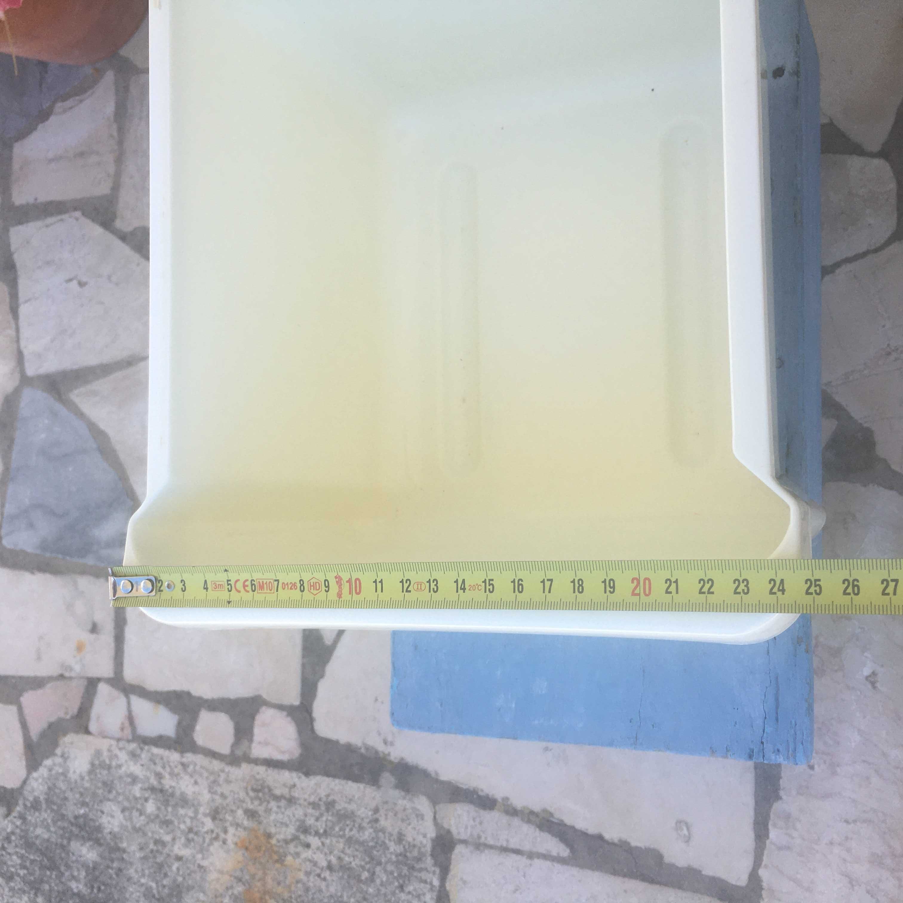 Prateleiras e gavetas do frigorífico combinado