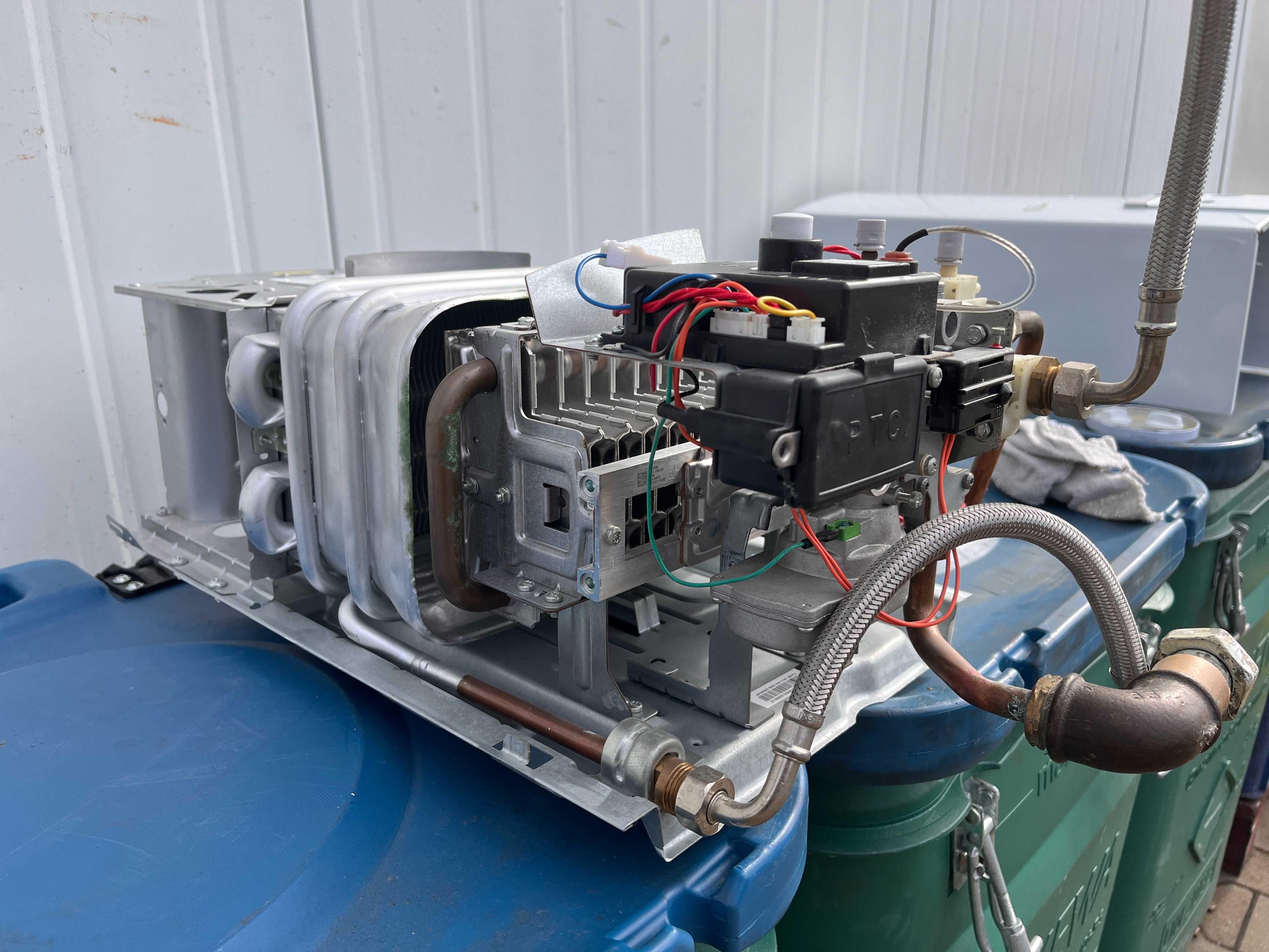 Piecyk gazowy podgrzewacz wody Vaillant Atmomag Mini 114/1 6,4-18,1kW