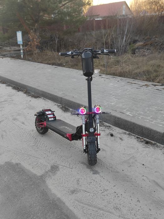 Електросамокат giant