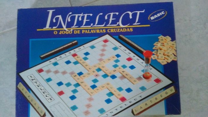 INTELECT - Jogo de Palavras Cruzadas