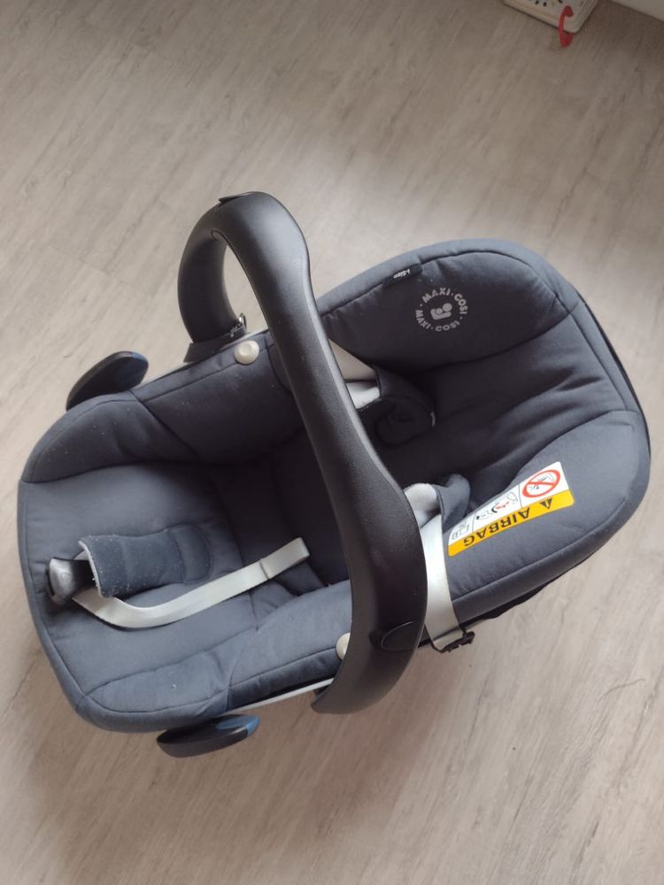 Foteliki  MAXI COSI z bazą