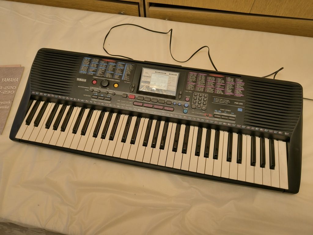 Syntezator Yamaha PSR-220