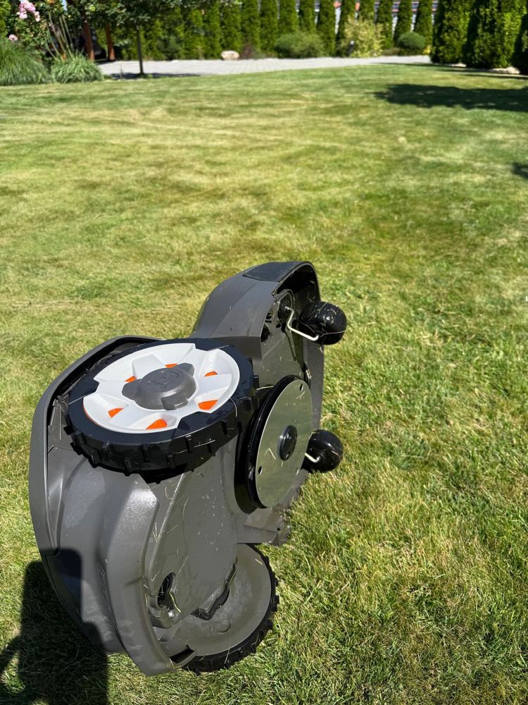 Roboty koszące do użytku przydomowego HUSQVARNA AUTOMOWER® 415X
