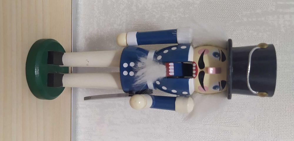 Щелкунчик (Лускунчик) деревянный из Європи