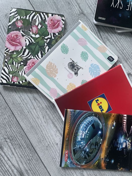 Nowe zeszyty w Kratkę 80