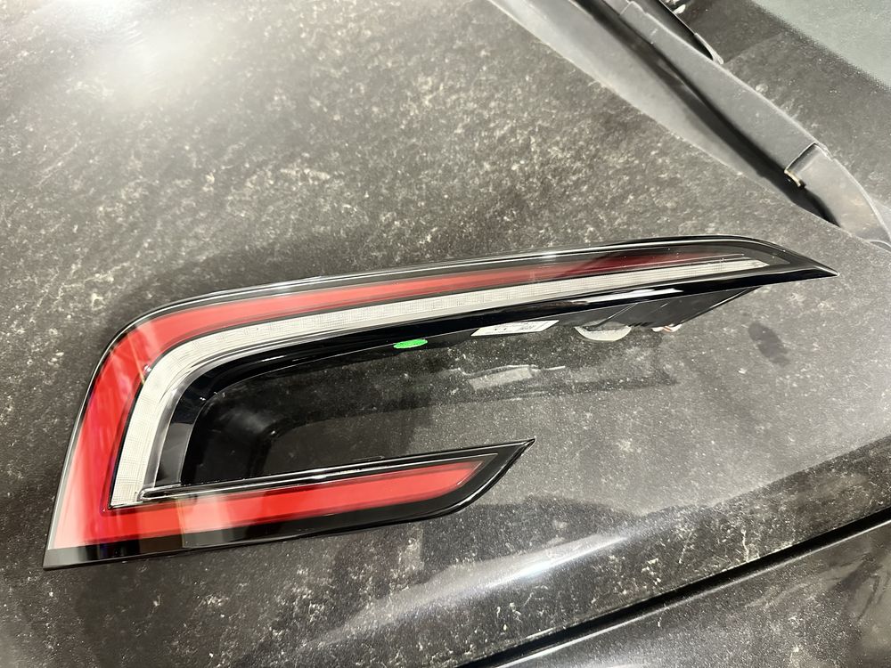 Задній лівий ліхтар стоп Tesla 3 европа