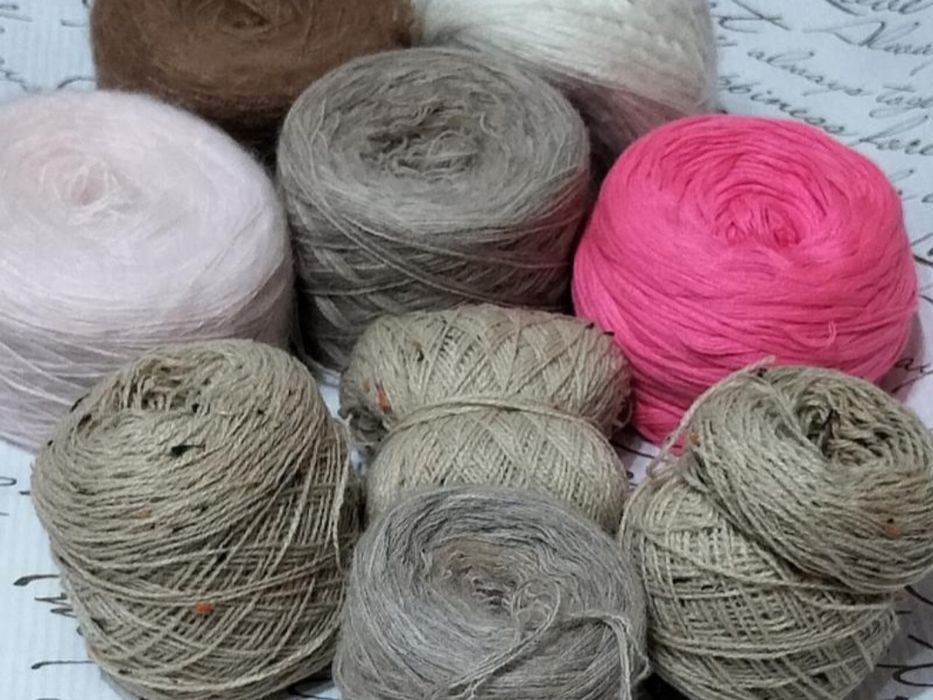 740 г Нитки для в'язання залишки