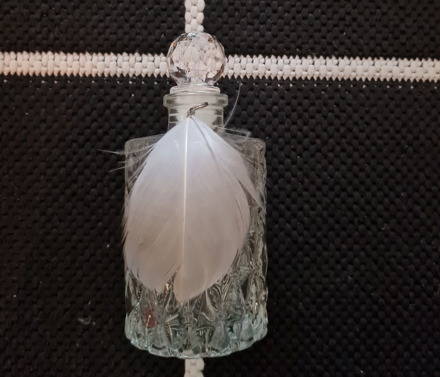 Szklana buteleczka z kryształowym korkiem piórko NOWA