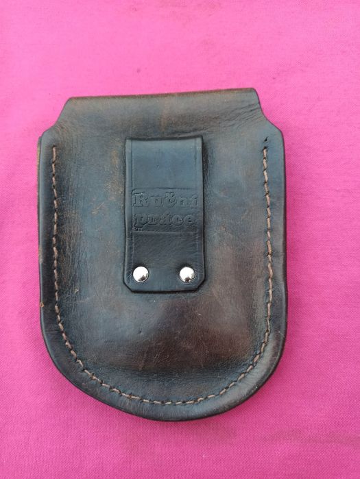 Чохол шкіряний з застібкою.