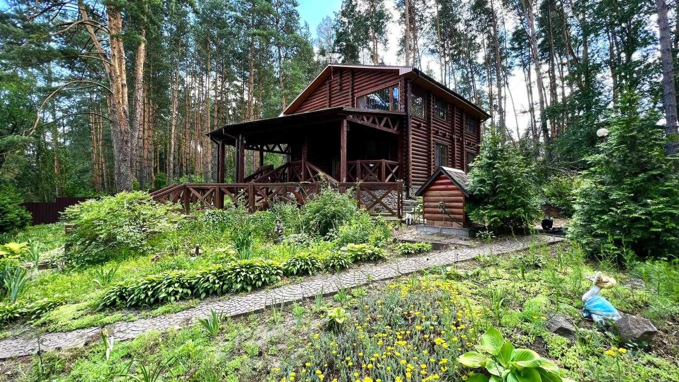 Заміський будинок посеред соснового лісу. 30 кілометрів від Києва