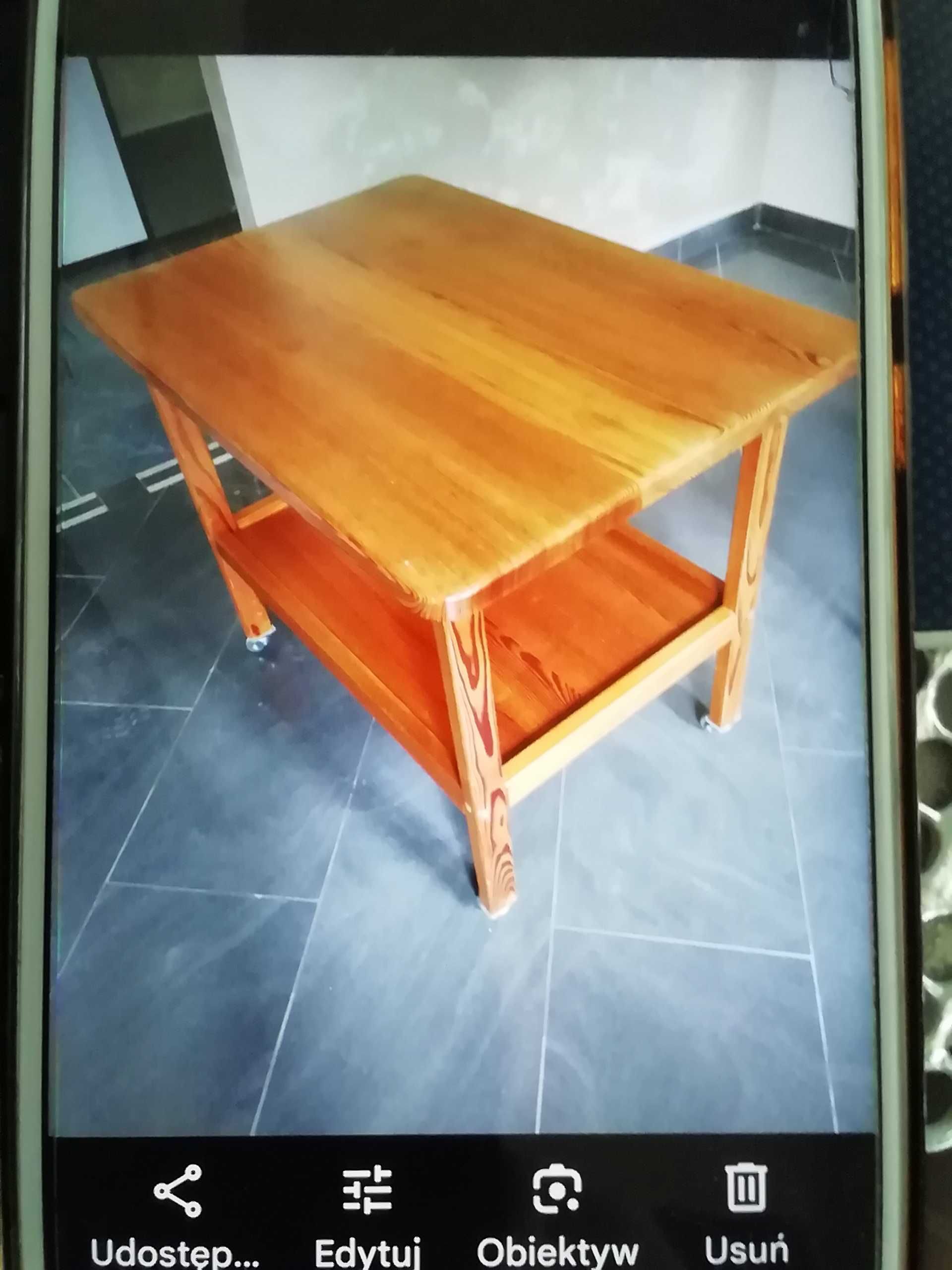 Sprzedam używany stolik z półką/ na kółkach/ z litego drewna ,