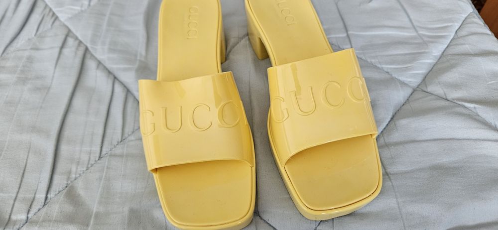 Ładne klapki Gucci