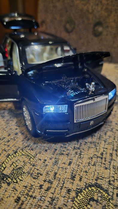 Rolls Royce Cullinan model 1:24