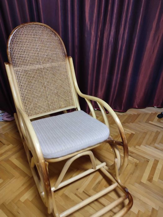 Крісло гойдалка нова, ротанг