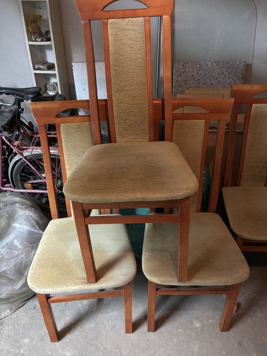 Komplet 4 krzeseł drewnianych