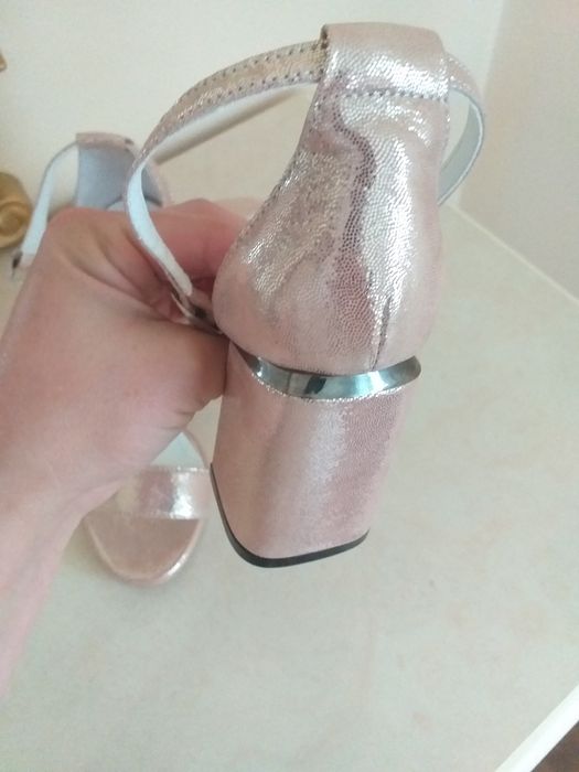 Босоніжки жіночі