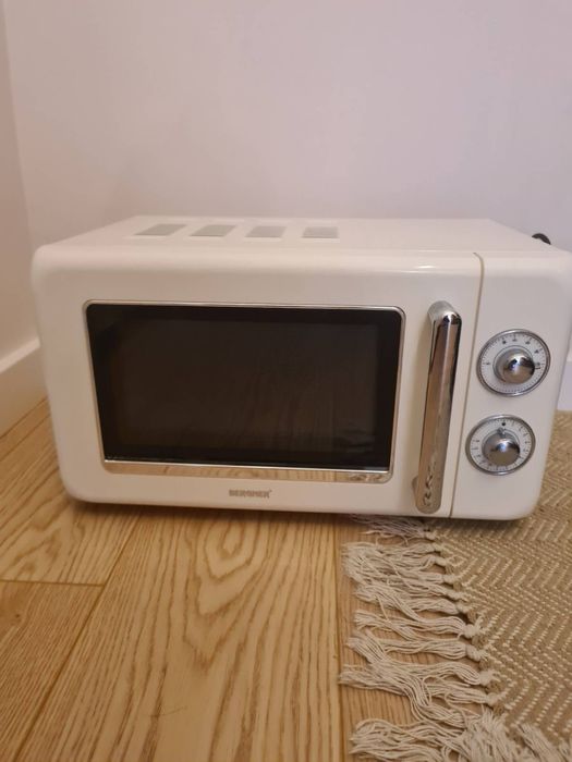 Kuchenka mikrofalowa BERGNER RETRO