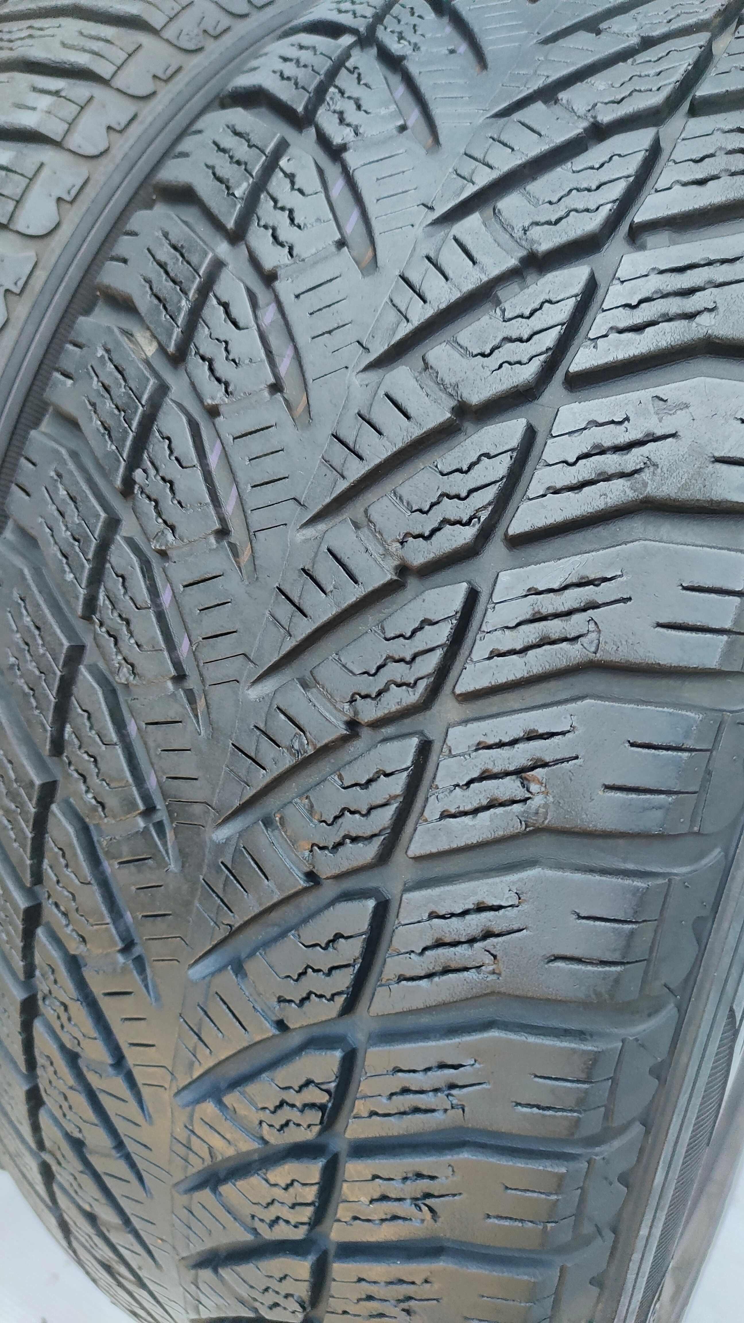 Opony Zimowe 235/55/17 Goodyear 2szt 6,5mm