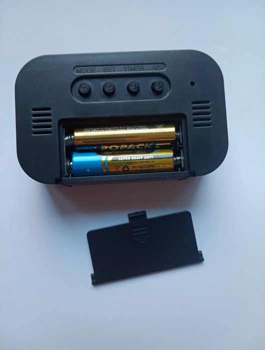 Zegarek cyfrowy elektroniczny na baterie nowy z kalendarzem i termomet