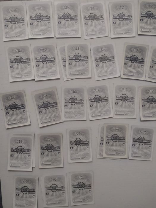 Autocolantes Invizimals pequenos