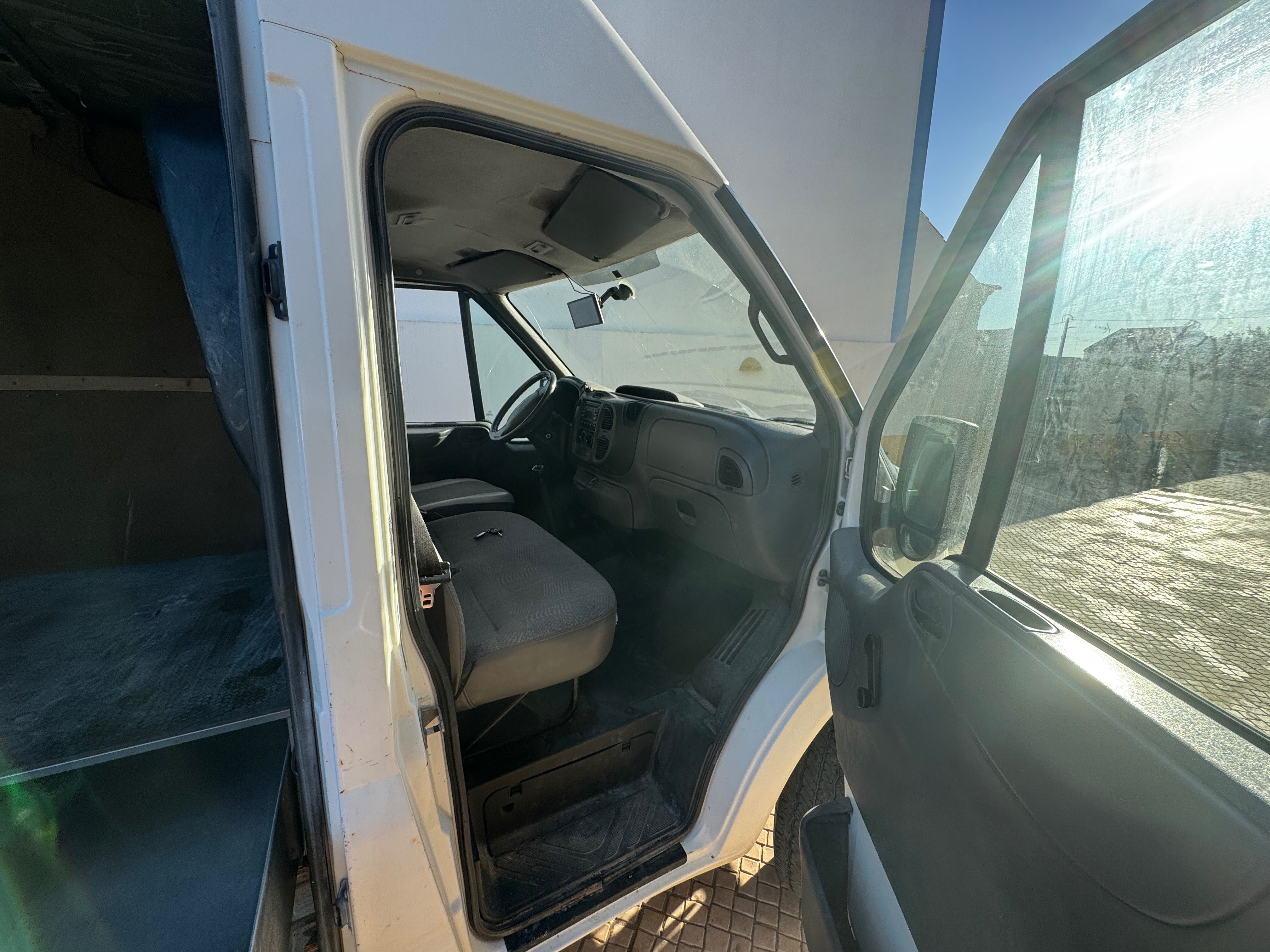 Ford Transit 2001 – Pronta para trabalho ou projeto de camper