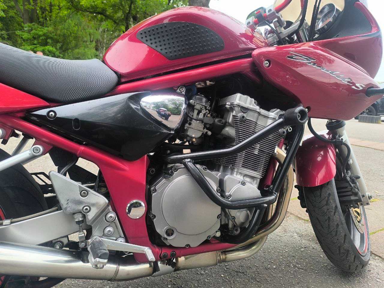 Suzuki GSF 600 Bandit S 2002 на повному бойову ходу
