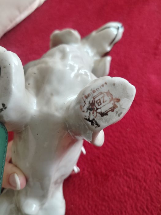 Porcelanowy jamnik PRL