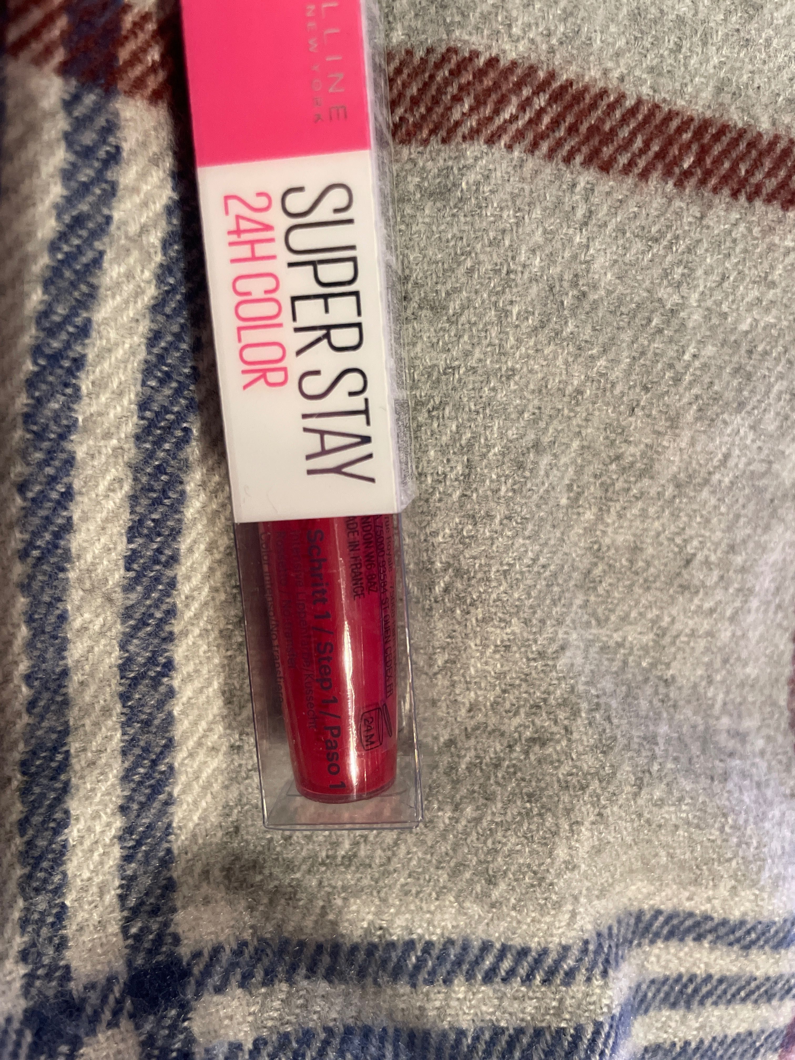 Maybelline pomadka w płynie 860 Crisp Magenta